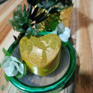 Jabón artesanal de cúrcuma y vitamina E y ralladura de limon