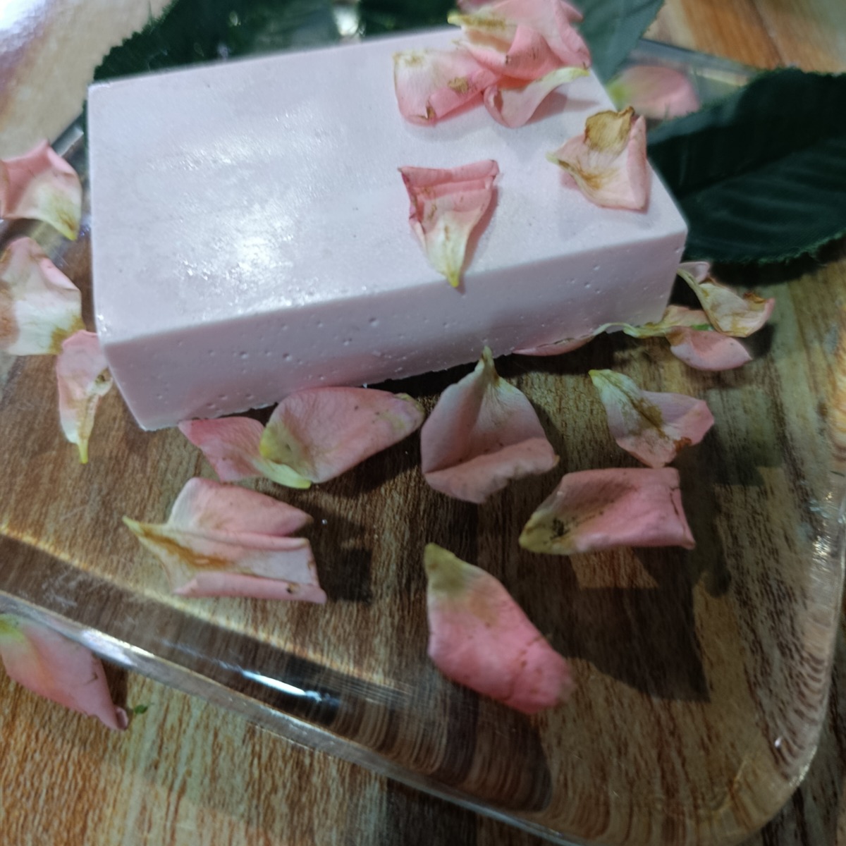 jabón de rosas aceite de caléndula y vitamina E