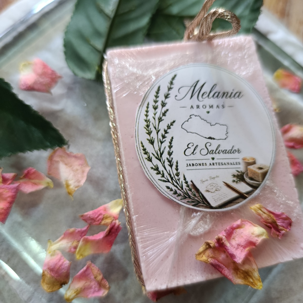 jabón de rosas aceite de caléndula y vitamina E - Imagen 2
