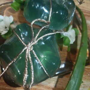 jabón artesanal de aloe vera con aceite de jazmín