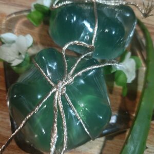 jabón artesanal de aloe vera con aceite de jazmín
