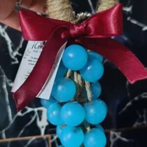 jabón artesanal en racimo de uvas