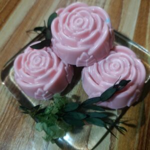 jabón artesanal de Rosas y caléndula y vitamina E